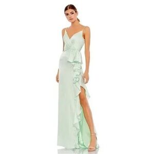 Mac Duggal Pistachio Satin Ruffled
Asymmetrical Gown Size 8 67815 NEW